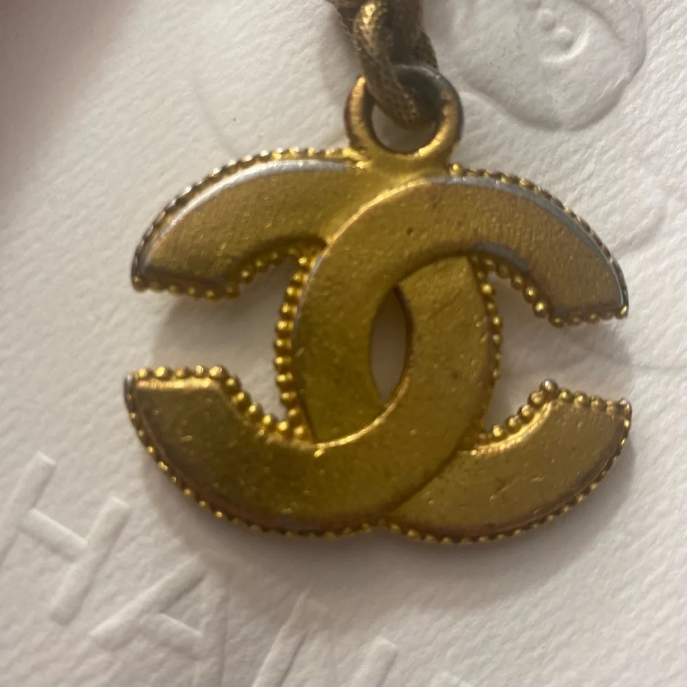 ❌sold❌ CHANEL Vintage 96A Coco Mark Textured Interlocking CC Key Holder Charm